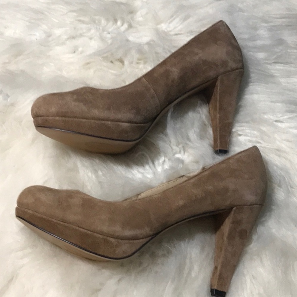 Adrienne Vittadini nude suede high heels platform Size 6 1/2 tan color - Picture 10 of 11